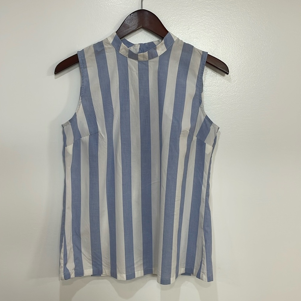 Women’s Banana Republic nautical inspired back button tank top small